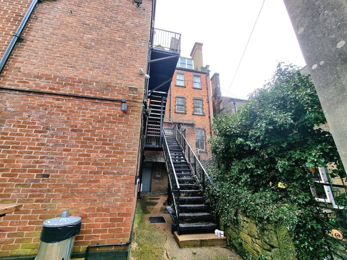 Spacious Retreat With River Views Near Peak District 马特洛克 外观 照片