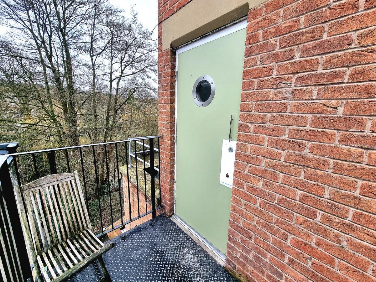 Spacious Retreat With River Views Near Peak District 马特洛克 外观 照片