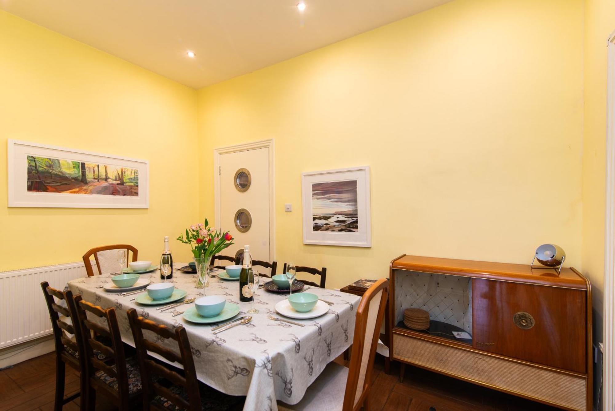 Spacious Retreat With River Views Near Peak District 马特洛克 外观 照片