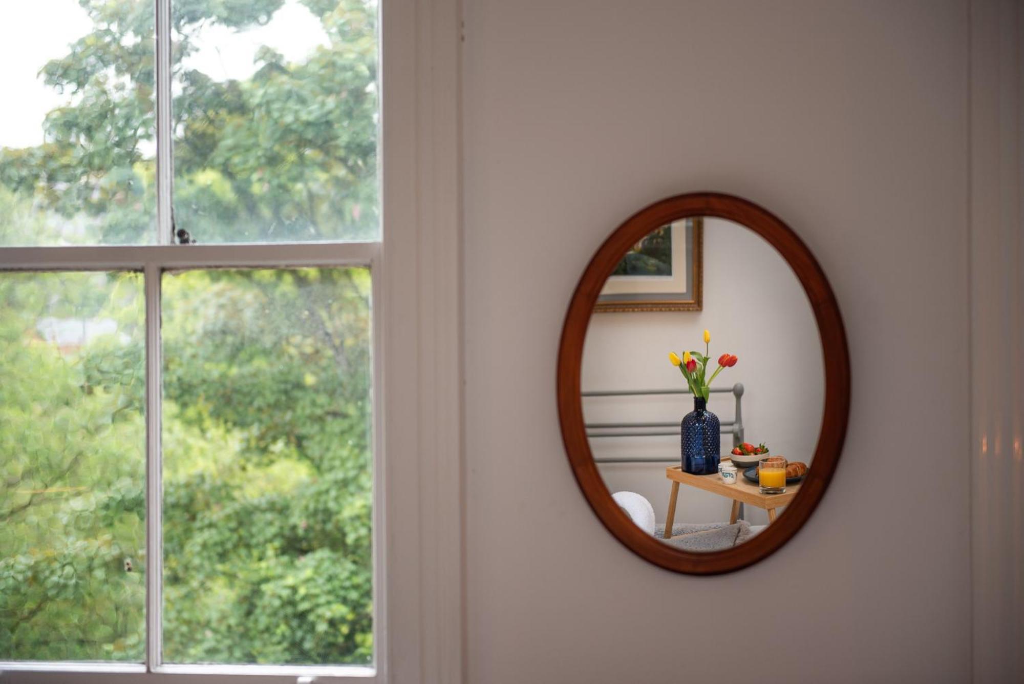 Spacious Retreat With River Views Near Peak District 马特洛克 外观 照片