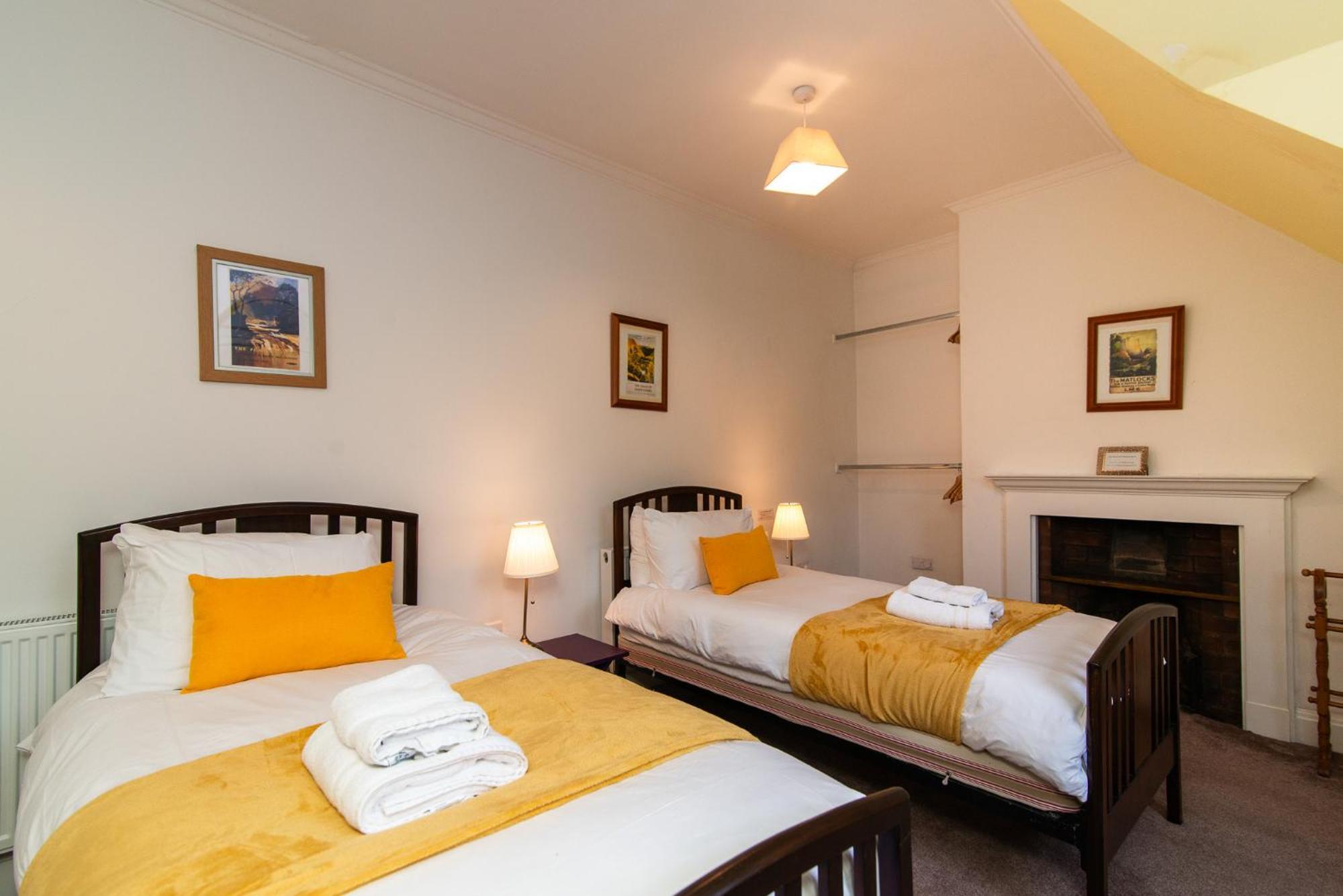 Spacious Retreat With River Views Near Peak District 马特洛克 外观 照片