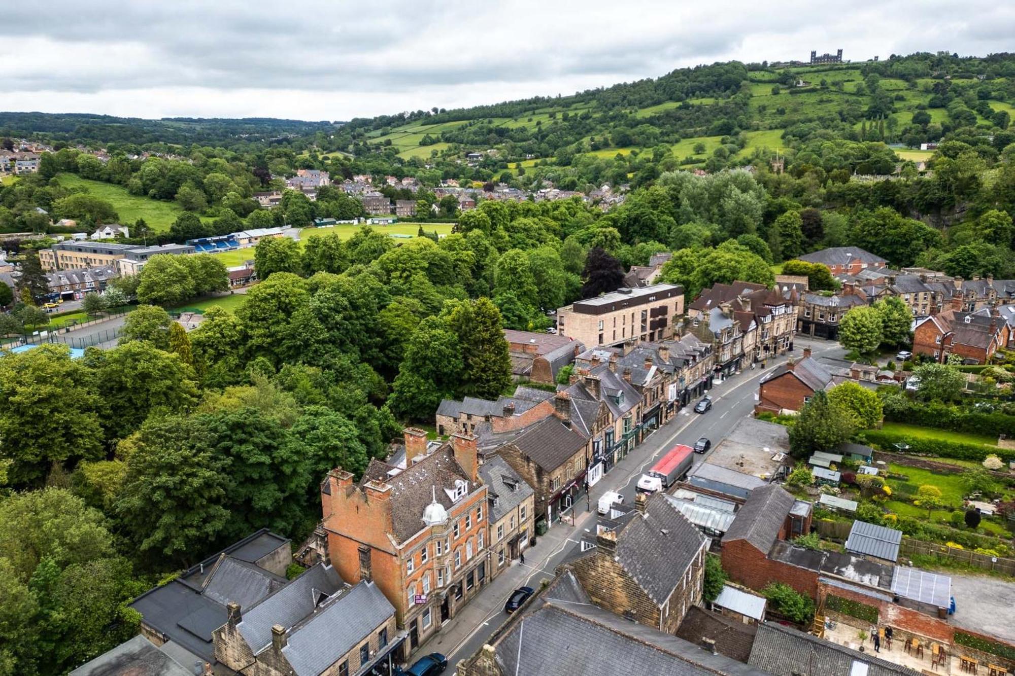 Spacious Retreat With River Views Near Peak District 马特洛克 外观 照片