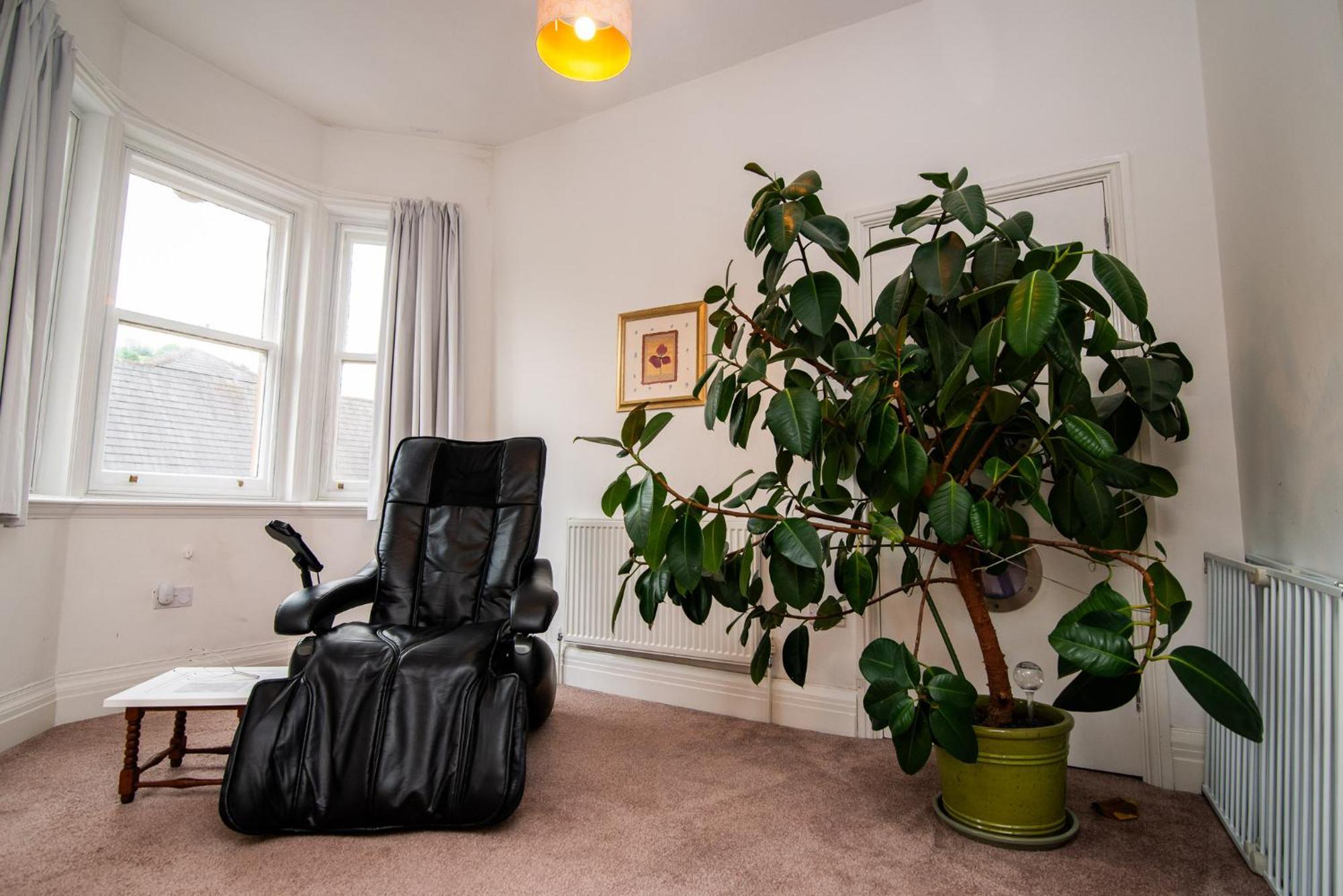 Spacious Retreat With River Views Near Peak District 马特洛克 外观 照片