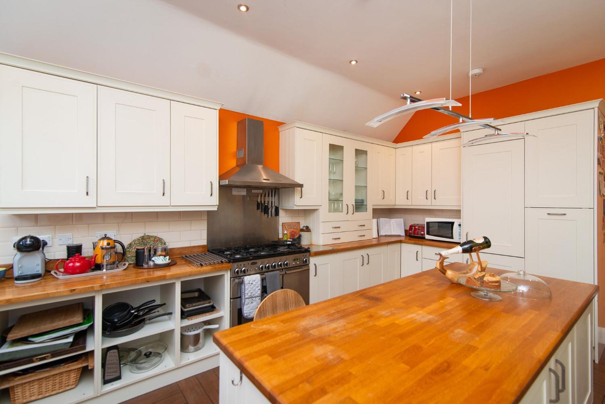 Spacious Retreat With River Views Near Peak District 马特洛克 外观 照片