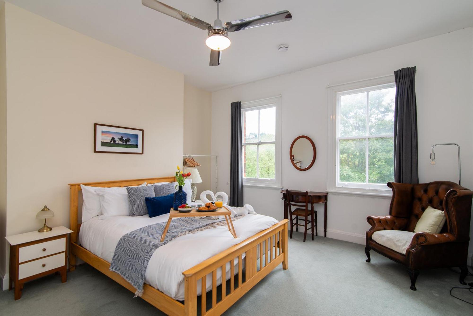 Spacious Retreat With River Views Near Peak District 马特洛克 外观 照片