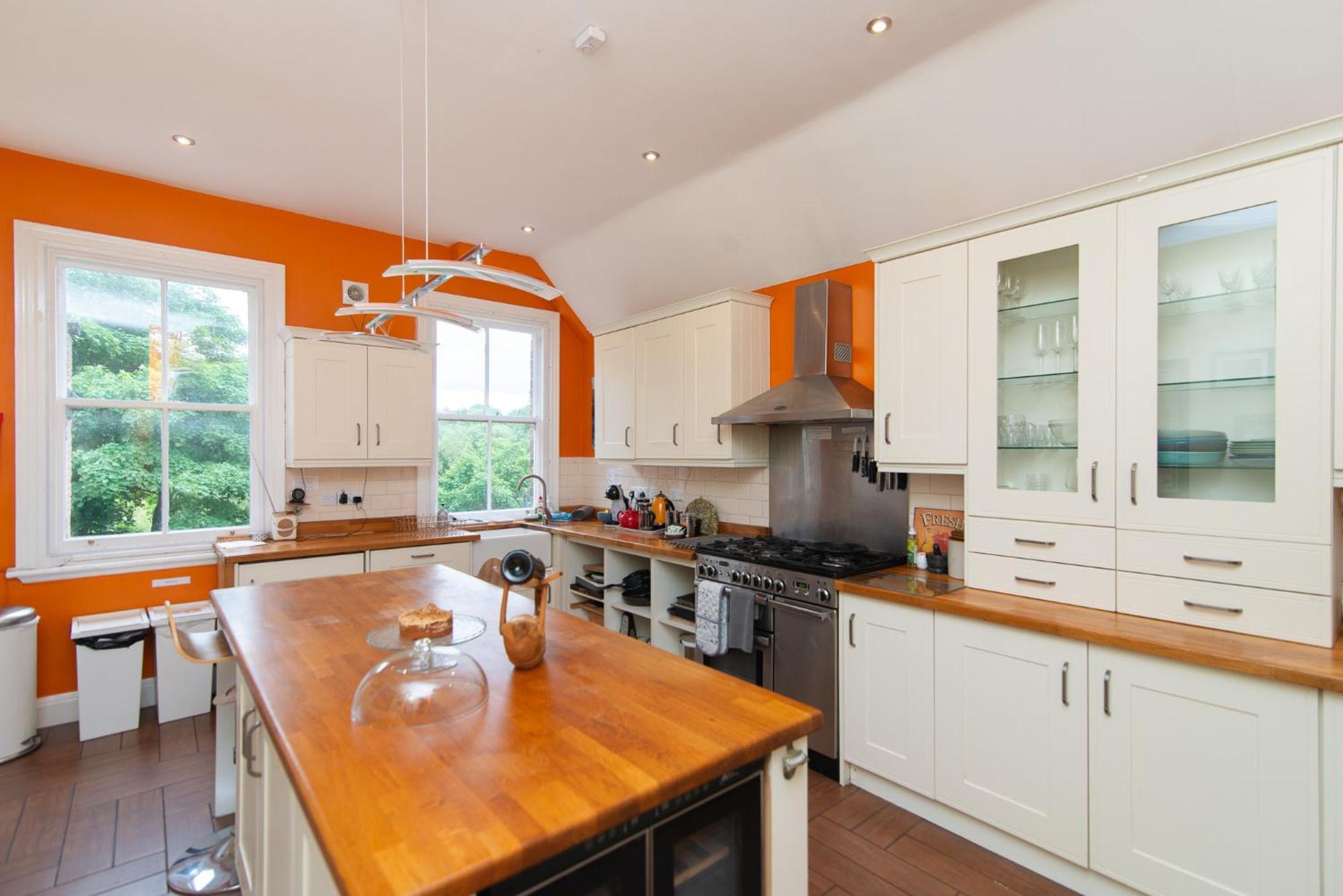 Spacious Retreat With River Views Near Peak District 马特洛克 外观 照片